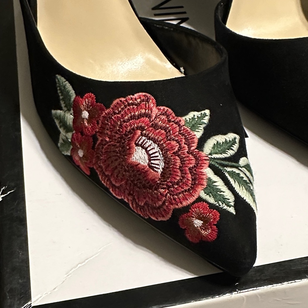 Women’s Beautiful Embroidered Heels